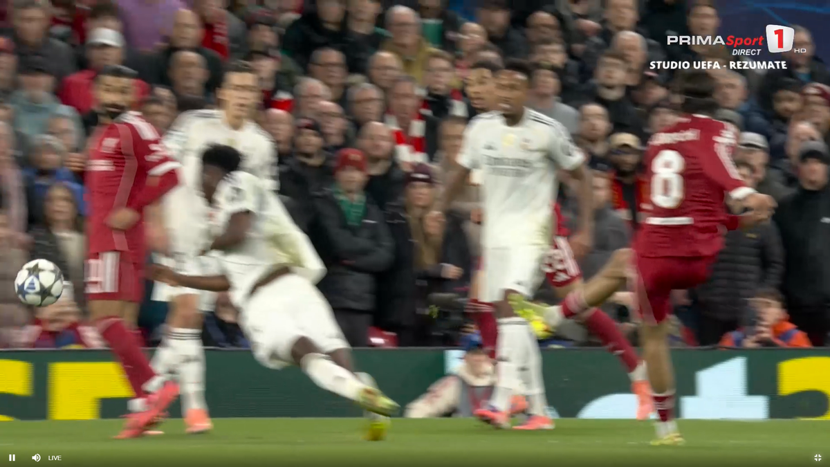 Mingea atinsă cu mâna de Tchouameni în Liverpool - Real Madrid