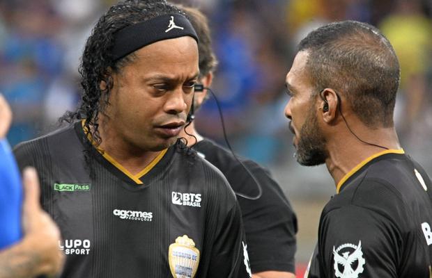 Scandal și acuze reciproce înaintea meciului de 1 milion € al lui Ronaldinho la Iași: „Nu mai jucăm!” vs. „Au cerut de 3 ori mai mult!”