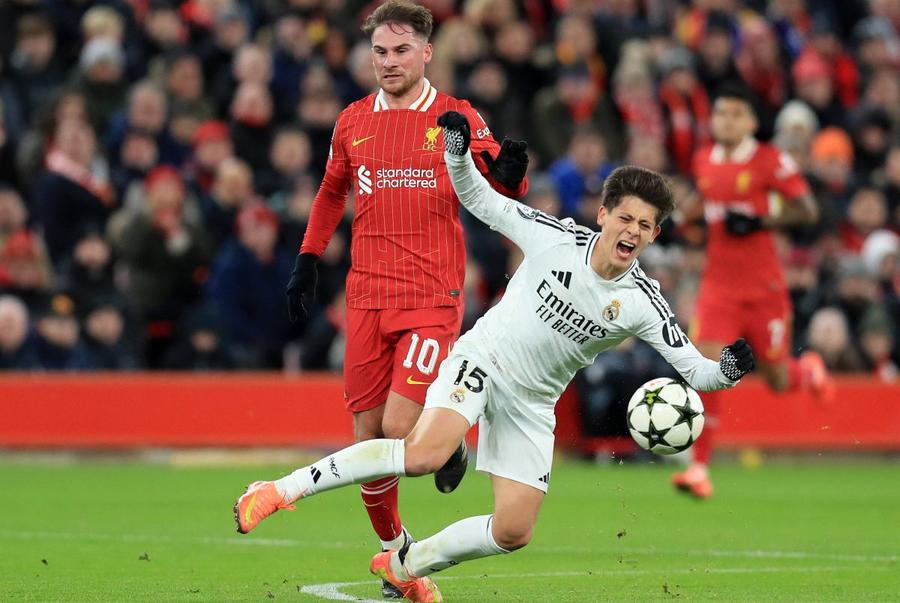 Alexis Mac Allister și Arda Guler în Liverpool - Real Madrid 1-0 / Foto: Imago Images Amintirile adversarului din play-off-ul Mondial: „Aveam jocuri fake! Prietenii au râs în hohote, însă nu-mi păsa”