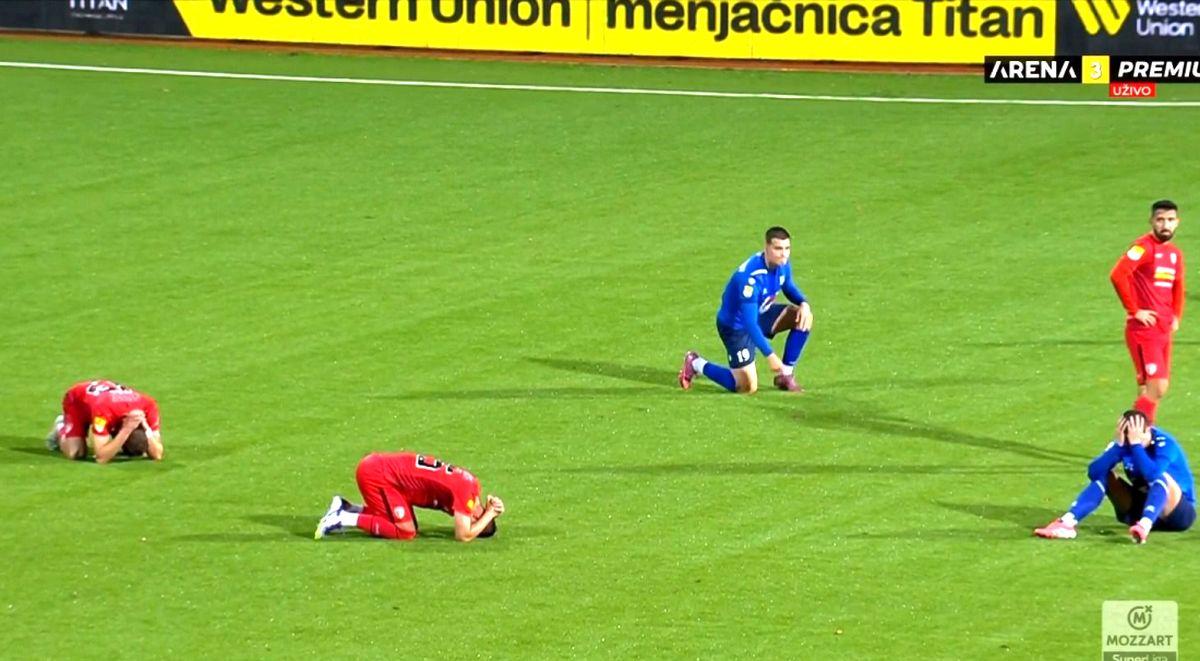 Tulburător! Reacția jucătorilor când află, pe teren, că antrenorul lor a murit