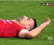Tulburător! Reacția jucătorilor când află, pe teren, că antrenorul lor a murit