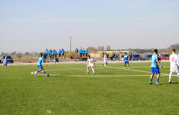 Alt scandal la juniori: părinții și copiii s-au luat la bătaie la Progresul Spartac - Hermannstadt U16 » Tatăl unui jucător sibian, acuzat de agresiune: „Mi-a băgat mâinile în gât. Suntem în junglă?”