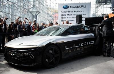 LUCID AIR. S-au rupt de Tesla și au creat o BESTIE! Cea mai tare mașină electrică: 400 de cai putere, autonomie GIGANTICĂ + care e prețul