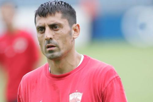 Ionel Dănciulescu, 43 de ani, fostul team-manager al lui Dinamo, critică dur managementul spaniol al clubului și dezvăluie că jucătorii „câinilor” voiau să-l bată pe directorul sportiv Rufo Collado, iritați de promisiunile neîndeplinite.