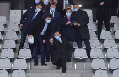 Ludovic Orban, selfie la recepția stadionului „Arcul de Triumf”: „Ultimul răcnet!” » Ce turneu final va găzdui