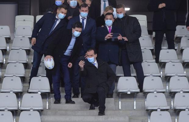 Ludovic Orban, selfie la recepția stadionului „Arcul de Triumf”: „Ultimul răcnet!” » Ce turneu final va găzdui