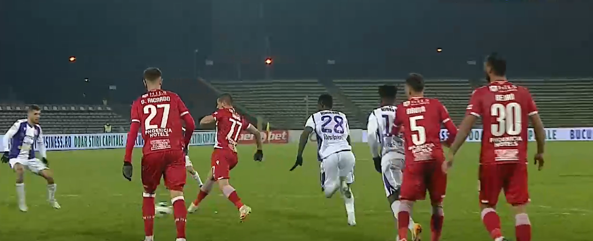 FC Argeș - Dinamo 0-1. FOTO Greșeală URIAȘĂ de arbitraj! Rezultatul, decis de o gafă imensă a „centralului”