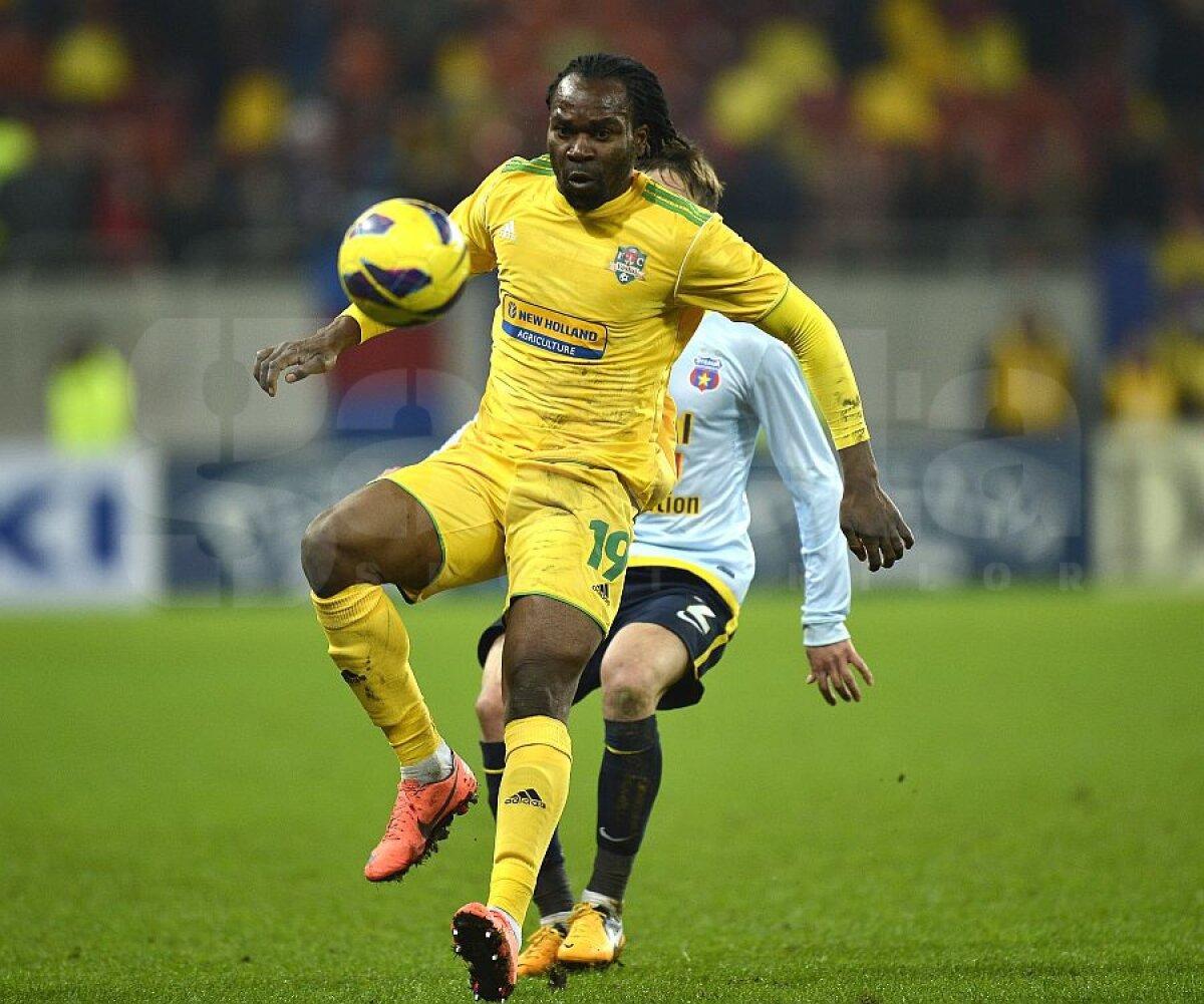 3 povești fabuloase cu Mike Temwanjera, vârful care a făcut furori la FC Vaslui » Cum l-a surprins pe Porumboiu: „E mai bătrân ca Balint, e la a treia dantură”