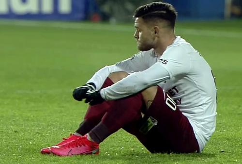 Alexandru Ioniță II (26 de ani, extremă dreapta) a bifat primul meci ca titular la Rapid în partida de la Ovidiu, cu Farul. Ioniță nu a rezistat decât un sfert de oră pe teren.