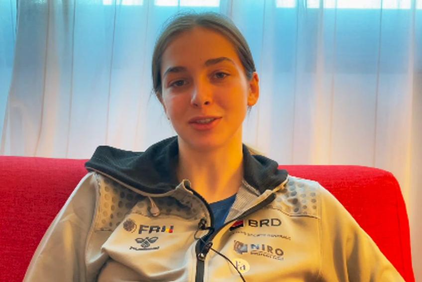 Oana Borș a părăsit parchetul pe targă în minutul 19 al meciului România - Iran.
