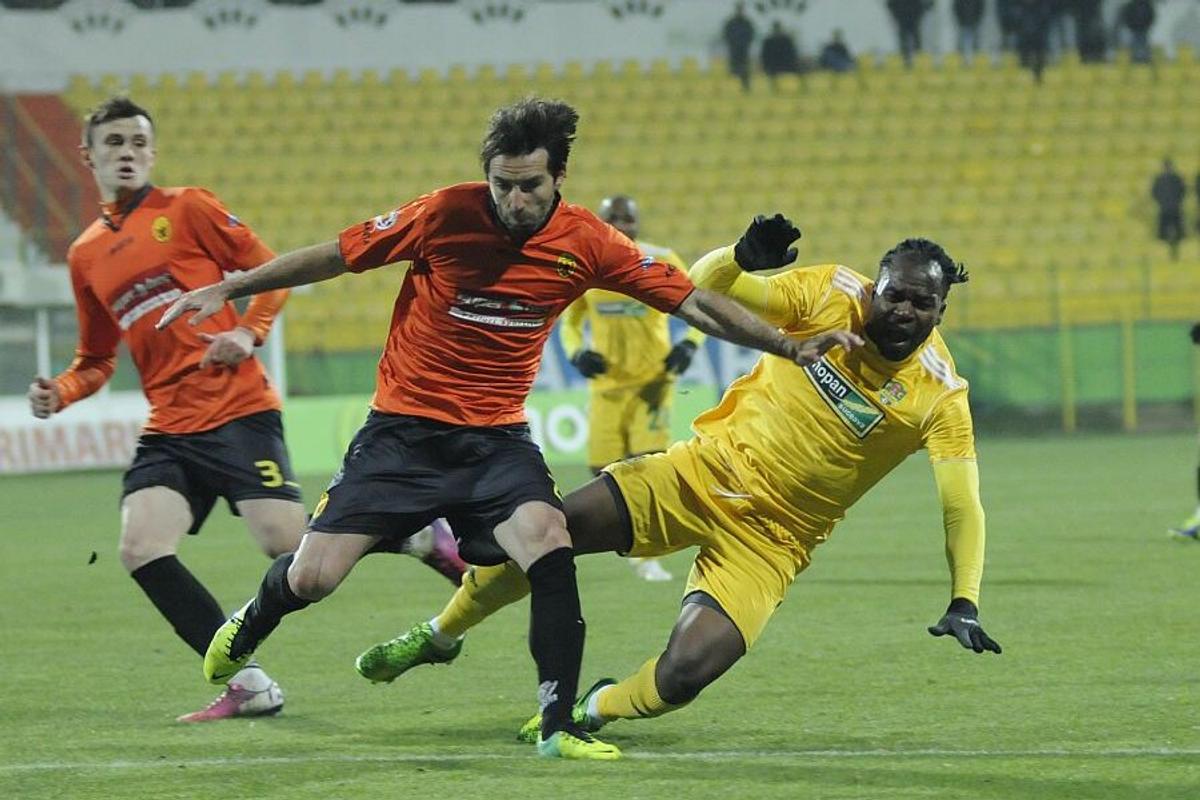 3 povești fabuloase cu Mike Temwanjera, vârful care a făcut furori la FC Vaslui » Cum l-a surprins pe Porumboiu: „E mai bătrân ca Balint, e la a treia dantură”