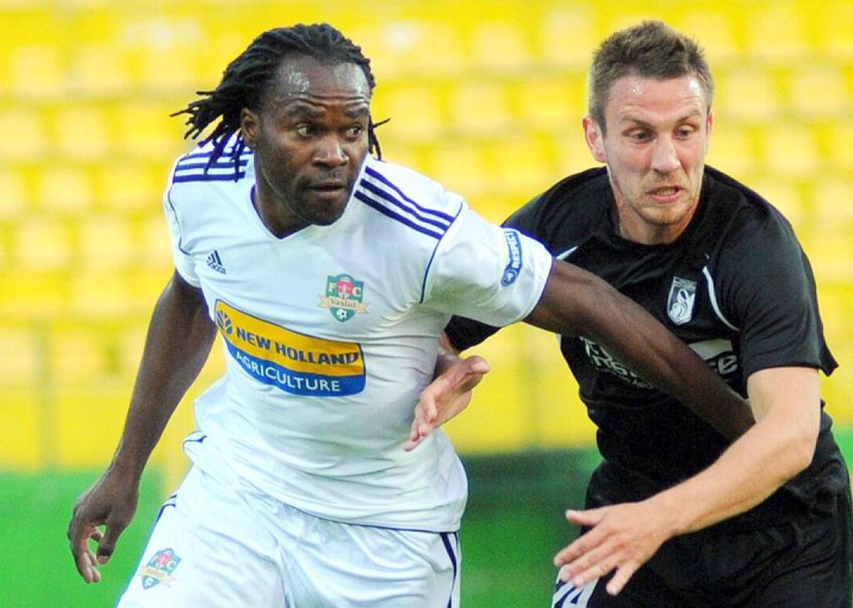 3 povești fabuloase cu Mike Temwanjera, vârful care a făcut furori la FC Vaslui » Cum l-a surprins pe Porumboiu: „E mai bătrân ca Balint, e la a treia dantură”