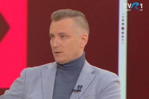 Franța - Polonia 3-1 | Fundașul Jules Kounde (24 de ani) a purtat un lanț de aur în jurul gâtului aproape pe toată durata primei reprize!