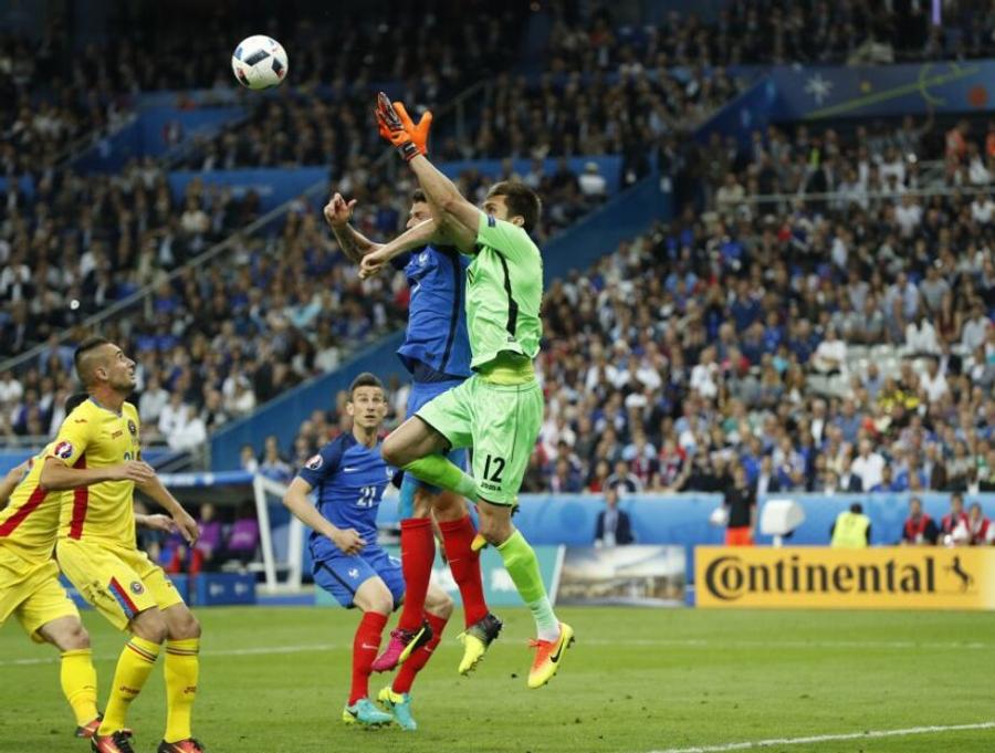 Cu România n-au fluierat nimic! Supergolul lui Giroud, anulat după o decizie controversată! Ce a văzut arbitrul?