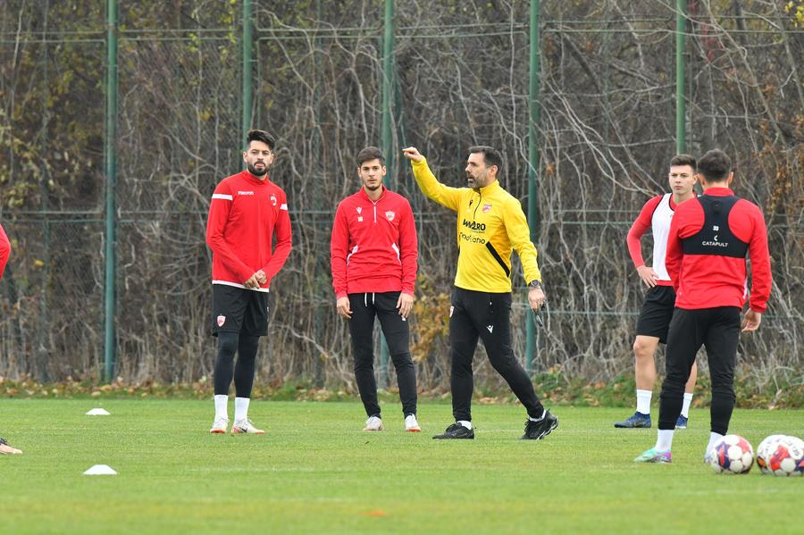 Țîră, lângă Kopic Toți își revin cu Dinamo! „Dubla” lui Ștefănescu o apropie pe Sepsi de play-off » Clasamentul ACUM