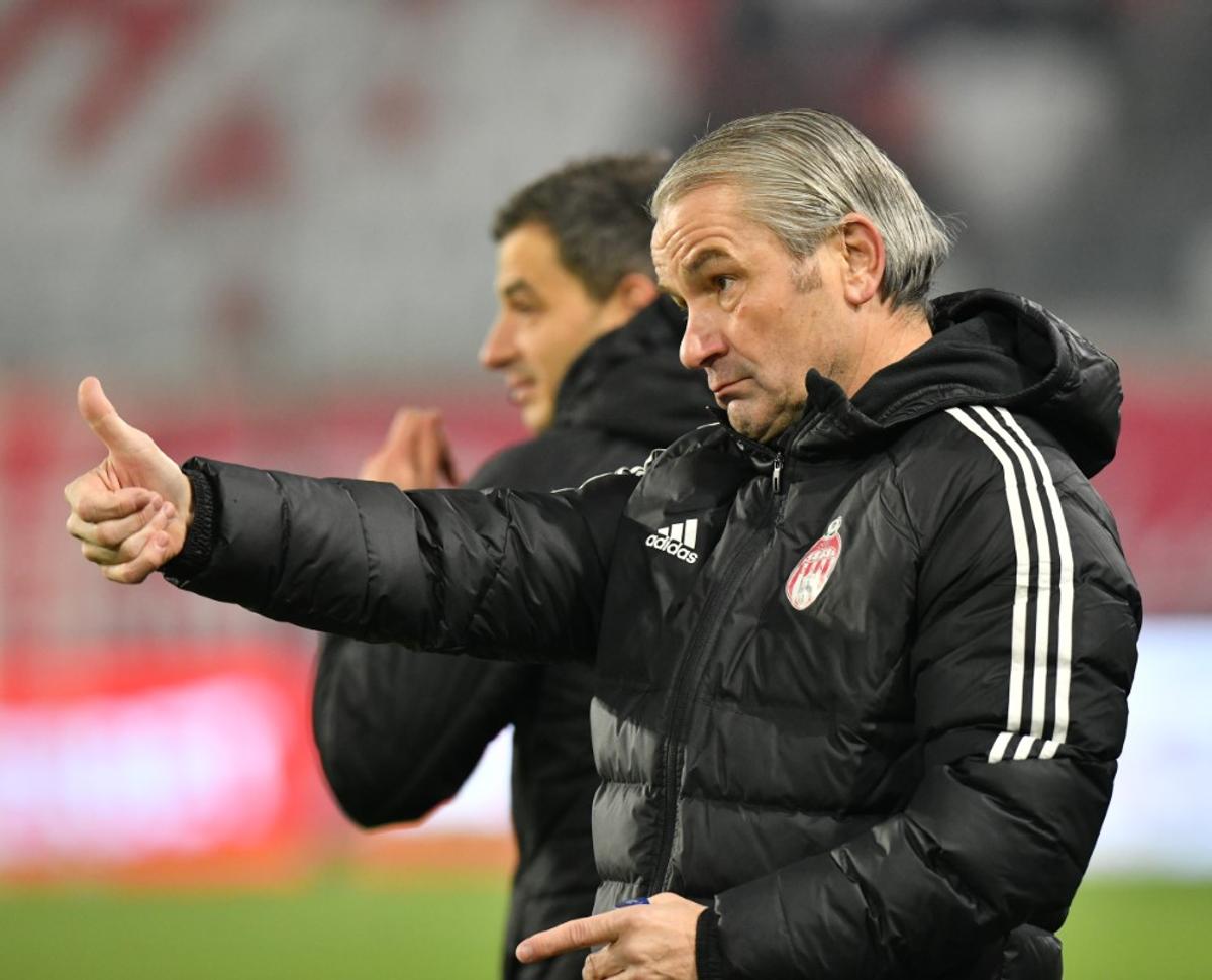 Tensiuni la Sfântu Gheorghe » Fanii lui Dinamo nu au fost lăsați să iasă din stadion: „Jandarmii au replicat cu gaze lacrimogene”