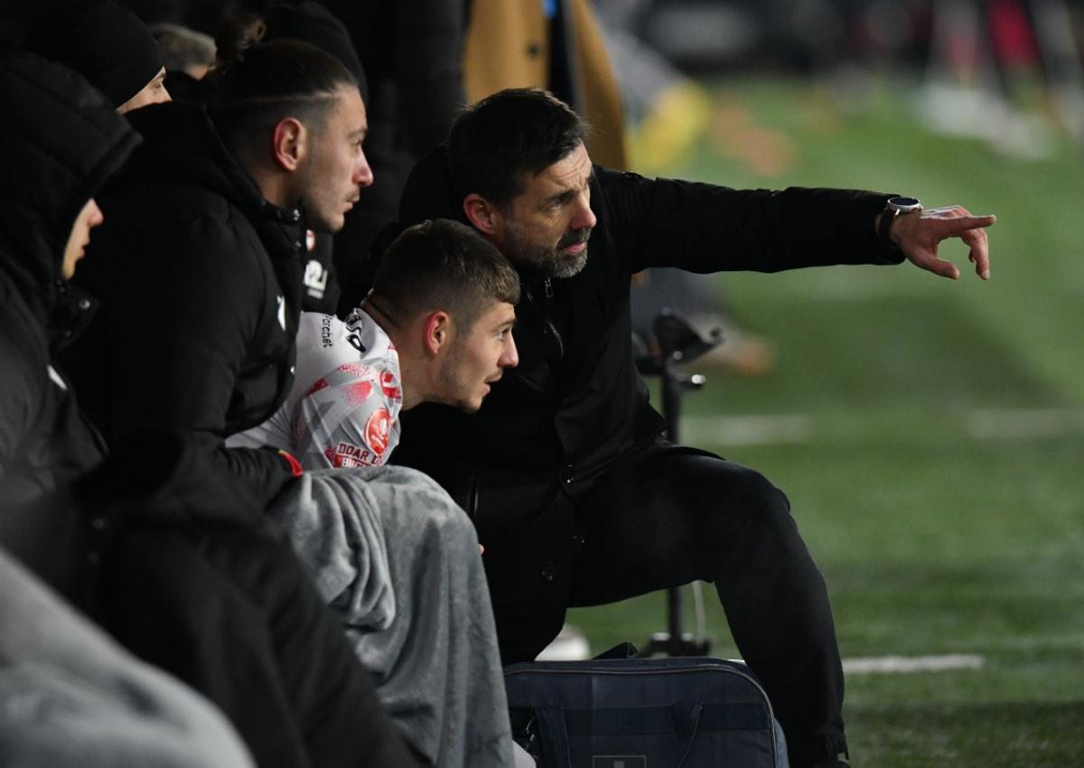 Tensiuni la Sfântu Gheorghe » Fanii lui Dinamo nu au fost lăsați să iasă din stadion: „Jandarmii au replicat cu gaze lacrimogene”