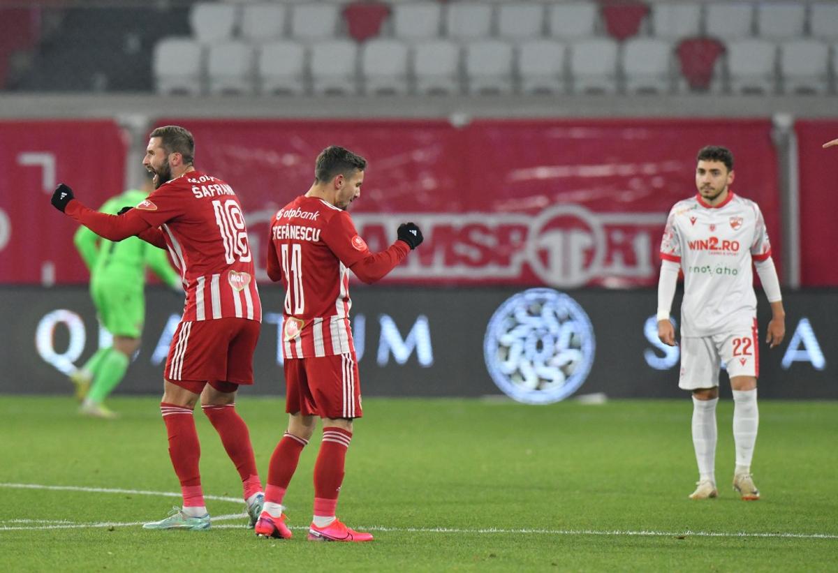 Tensiuni la Sfântu Gheorghe » Fanii lui Dinamo nu au fost lăsați să iasă din stadion: „Jandarmii au replicat cu gaze lacrimogene”
