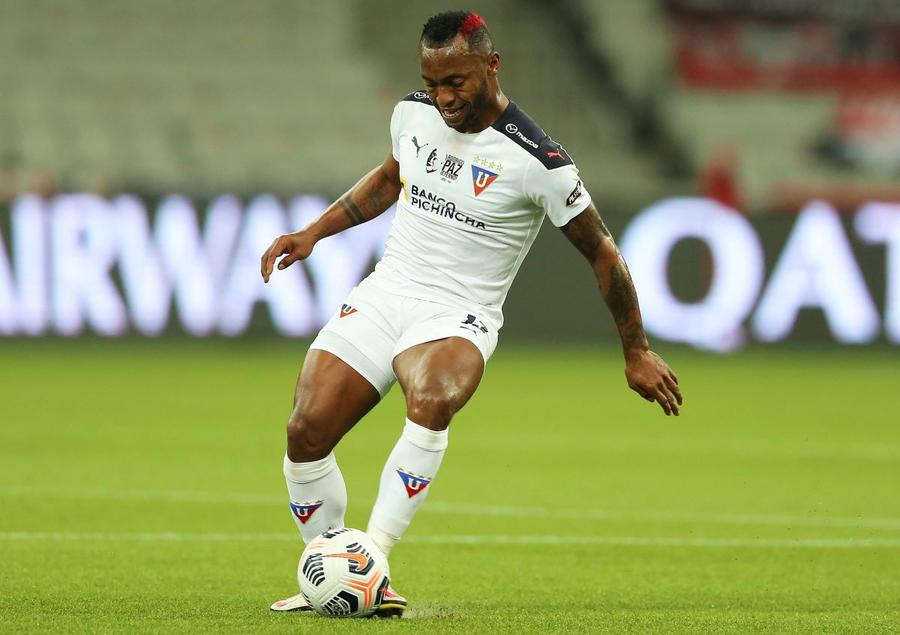 Pedro Perlaza, în tricoul lui LDU Quito în august 2021 / Foto; Imago Un fotbalist a fost răpit! Poliția îi suspectează pe traficanții de droguri