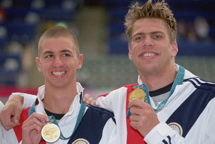 Anthony Ervin alături de Gary Hall Jr. la Sydney 2000 FOTO Gulliver/GettyImages Anthony Ervin a băut, a luat droguri în cantități uriașe, a încercat să se sinucidă cu pastilele pentru Sindromul Tourette, apoi a renăscut » Interviu EVENIMENT pentru Gazetă: „Aș vrea să-l întreb pe David Popovici: ce înțelegi tu și eu nu?!”