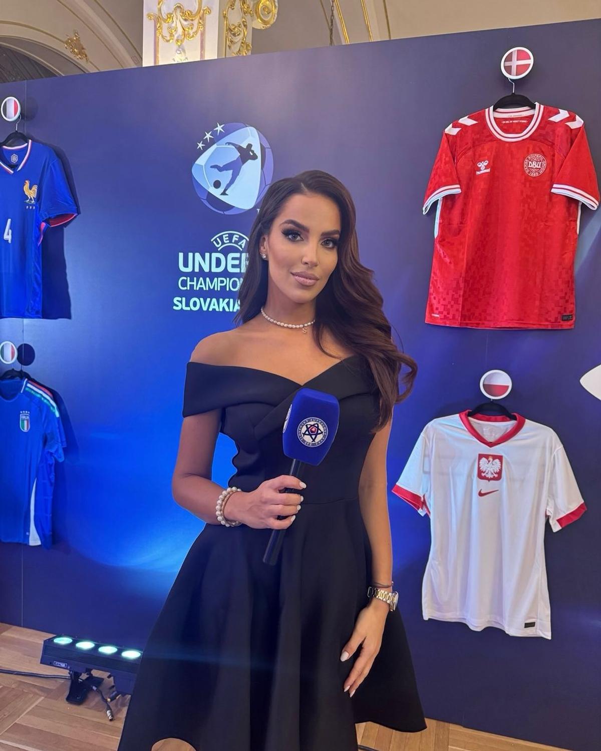 The queen is back! Simona s-a pozat cu tricoul echipei naționale și ne așteaptă la Euro: „Poate că vezi doar o față drăguță”