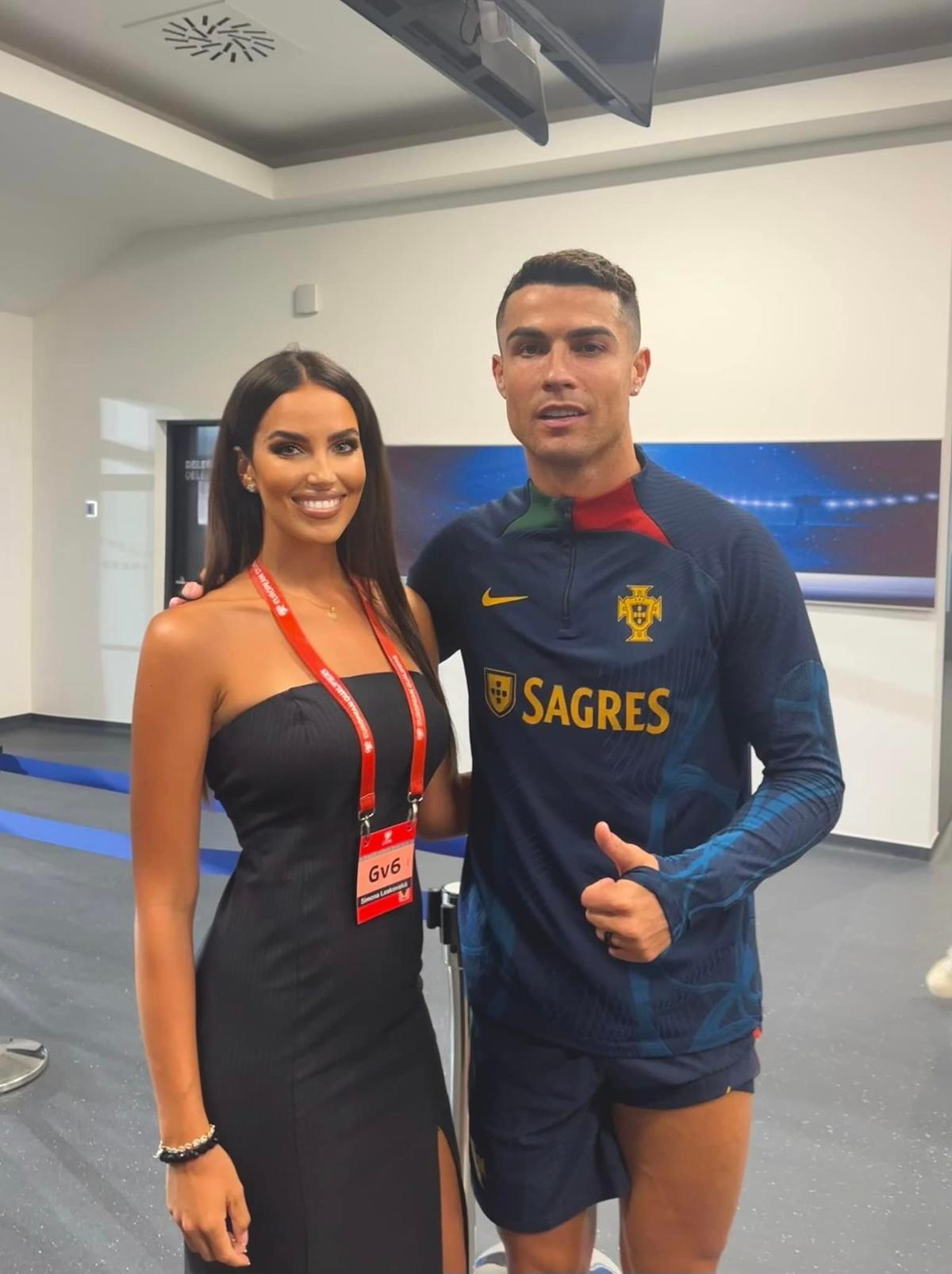 Iubita starului de la Napoli, apariție de cinci stele la ultimul meci al României la Euro U21: „Fanii au vrut să mă atingă!”
