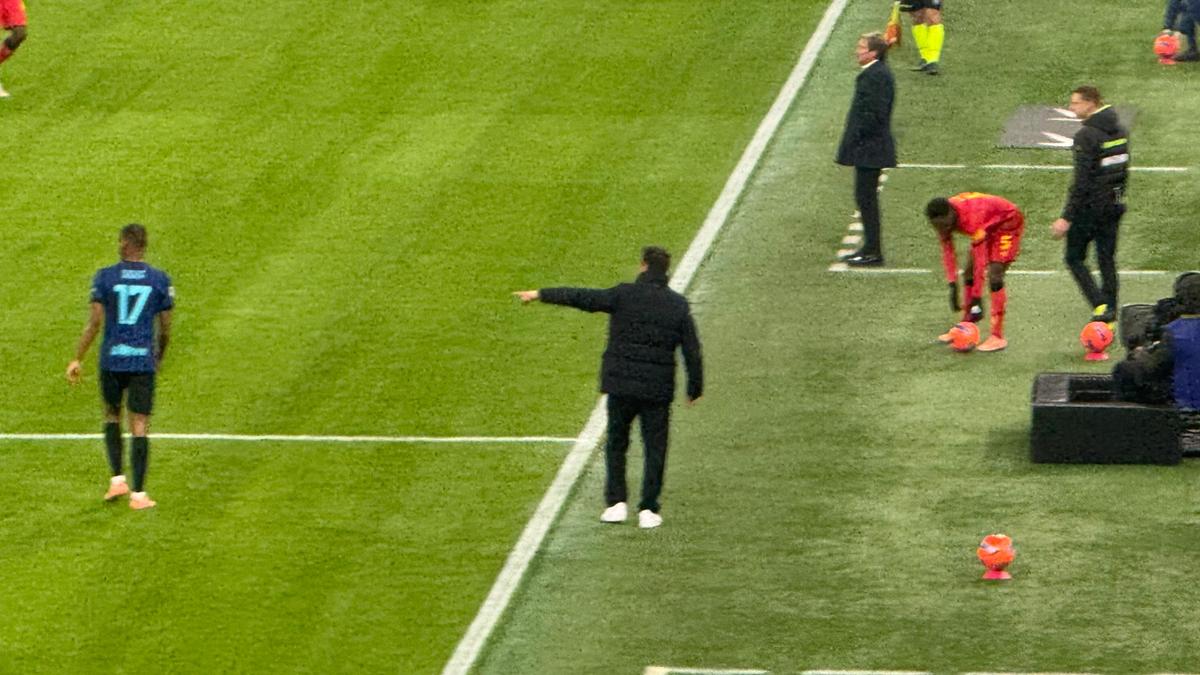 Chivu la Inter - Venezia, monitorizat 90 minute