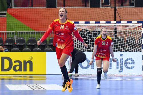 Bianca Bazaliu (28 de ani), jucătoarea de la Gloria Bistrița care nu a prins lotul României pentru Campionatul Mondial de handbal feminin, i-a răspuns selecționerului Ovidiu Mihăilă/ foto Imago Images