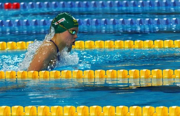 Trei înotători români și-au asigurat prezența în semifinale la Campionatele Europene în bazin scurt