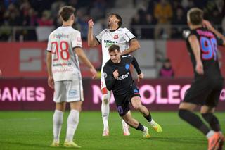 De ce nu a jucat Dennis Politic în UTA - FCSB, deși a făcut deplasarea la Arad
