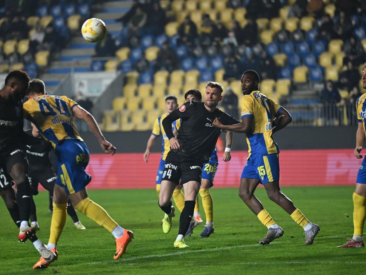Petrolul - Universitatea Craiova, 4 decembrie 2025