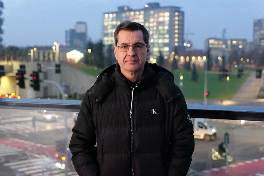 Andrea Ramazzotti, ziaristul de la Gazzetta dello Sport, în dialog cu GSP.ro în cel mai modern cartier din Milano / Foto: Andrei Furnigă Reputatul ziarist de la Gazzetta dello Sport face radiografia lui Chivu la Inter: „Uitați-vă cum se face respectat în vestiar! Așa ceva se întâmplă doar dacă ești bun”