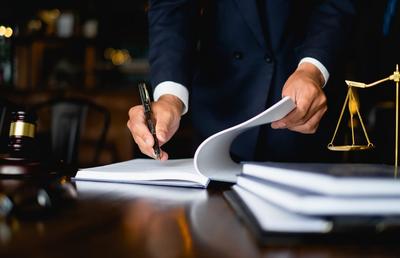 Cu ce te poate ajuta un avocat specializat în succesiune și imobiliare?