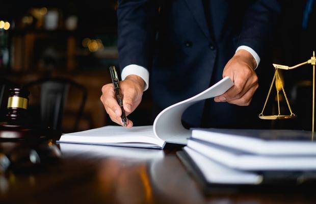 Cu ce te poate ajuta un avocat specializat în succesiune și imobiliare?