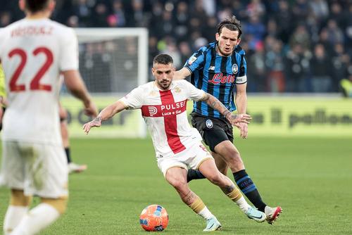 Nicolae Stanciu, în acțiune în Atalanta - Genoa // foto: Imago Images