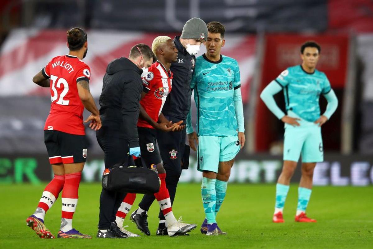 Imaginea serii în sport: Hasenhuttl, în genunchi lângă Klopp, plângând după victoria cu Liverpool! Southampton a stabilit un record în Premier League