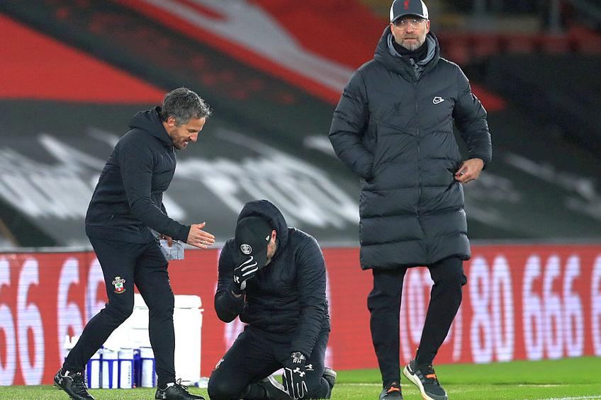 Ralph Hasenhüttl, în genunchi lângă Jurgen Klopp // FOTO: Imago