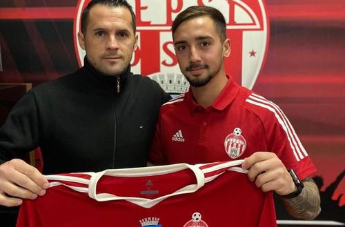 Managerul clubului, Attila Hadnagy, împreună cu noua achiziție a lui Sepsi, prima din această pauză de iarnă
