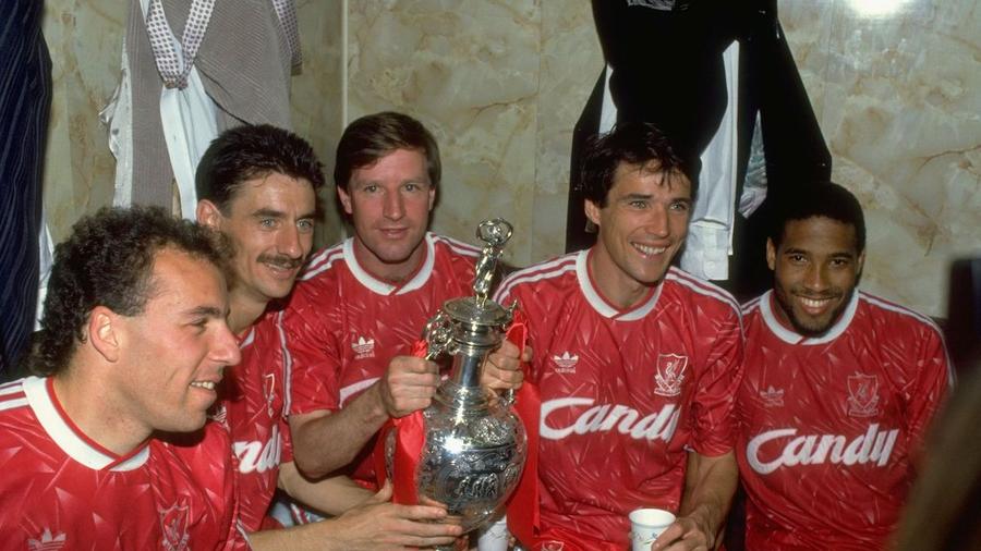 Rosenthal (primul din stânga), alături de Rush, Whelan, Hansen și Barnes, la titlul din 1990. Următorul pentru Liverpool avea să fie adus de Salah, Mane și Henderson abia 30 de ani mai târziu Povestea necunoscută a lui Ronny Rosenthal, campion cu Liverpool: „Tata e născut în București! Încă urmărește la TV tot ce e legat de România”