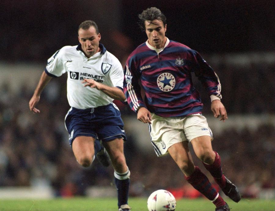 Rosenthal îl urmărește pe David Ginola într-un meci Tottenham - Newcastle din Premier League Povestea necunoscută a lui Ronny Rosenthal, campion cu Liverpool: „Tata e născut în București! Încă urmărește la TV tot ce e legat de România”