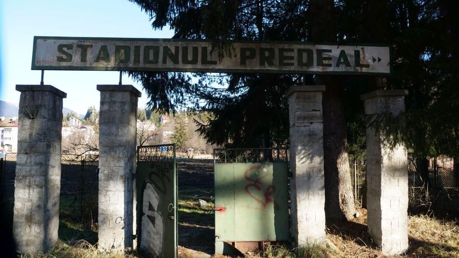 Celebra intrare pe vechiul stadion din Predeal / FOTO: Iosif Popescu Mocirla dispare, o bază nouă apare! Stadionul a fost dărâmat, CNI va investi peste două milioane de euro