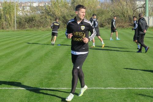 Stefan Purtic (24 de ani, mijlocaș defensiv) va semna cu Petrolul în zilele următoare.