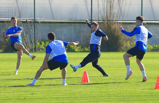 Neschimbat! La 43 de ani, fostul căpitan din Liga 1 se pregătește cot la cot cu fotbaliști mai tineri cu 20 de ani! GSP a surprins imaginile în Antalya
