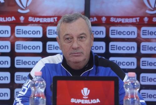 Mircea Rednic (61 de ani) spune că a fost dorit de Standard Liege, dar a decis să rămână la UTA.