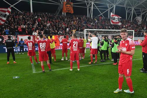 Iulian Roșu, cu numărul 6, în dreapta imaginii / FOTO: Imago