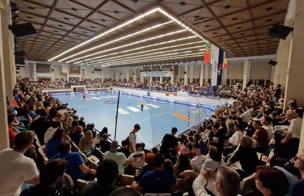 „Scandalul manelelor” ia amploare! Sala Sporturilor din Constanța, închiriată cu 200 lei pe oră