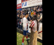 Imagini emoționante după meciul Barcelonei » Fotbalistul și-a cerut iubita în căsătorie pe teren