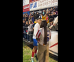 Imagini emoționante după meciul Barcelonei » Fotbalistul și-a cerut iubita în căsătorie pe teren