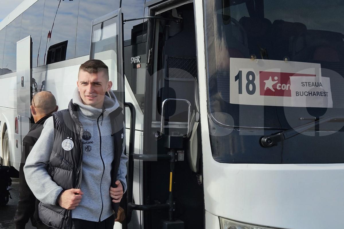 „Ia uite ce scrie aici!” » 6 detalii de la sosirea FCSB în Antalya: autocar venit pentru Steaua București + Lui Chiricheș nu i-au căzut „gradele”