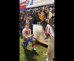 Imagini emoționante după meciul Barcelonei » Fotbalistul și-a cerut iubita în căsătorie pe teren